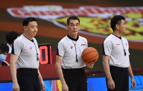 山东男篮训练开放日；关键时刻内部沟通引欢呼；CBA季后赛在即；赛程密集仍需轮换的简单介绍-开云体育官网